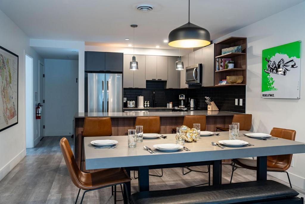 Ferienwohnung Revel In The Stoke By Revelstoke Vacations Exterior foto